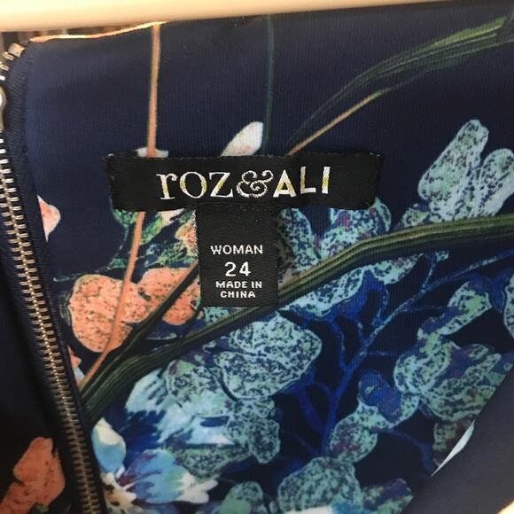 Roz & Ail Floral Round Neck 3/4 Sleeve Shift Dress 24W - Picture 3 of 6